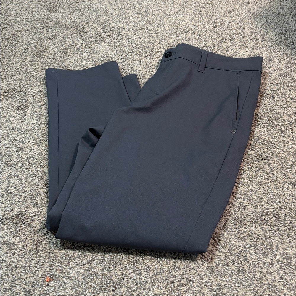 Vuori Men's Vuori Cascade Tech Athletic Slim Fit Chino Pants size 32